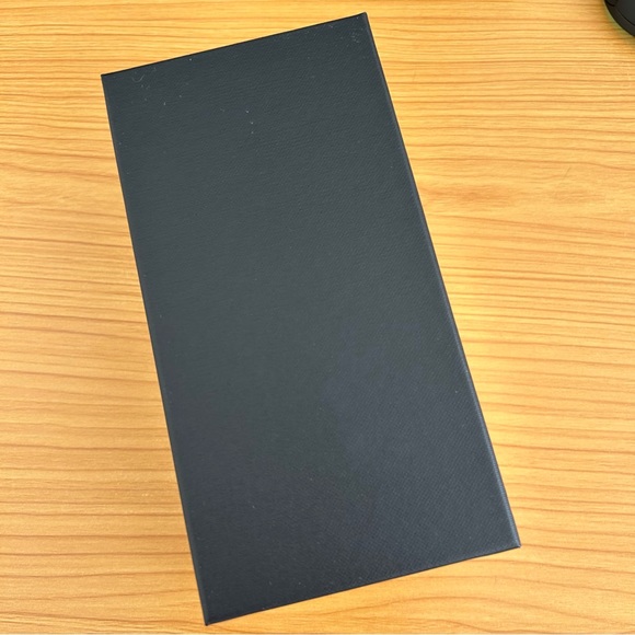 Jo Malone Box and Holiday Shopping Bag - Picture 11 of 11